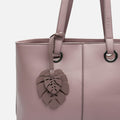 Veleti bolso shopper con detalle colgante 