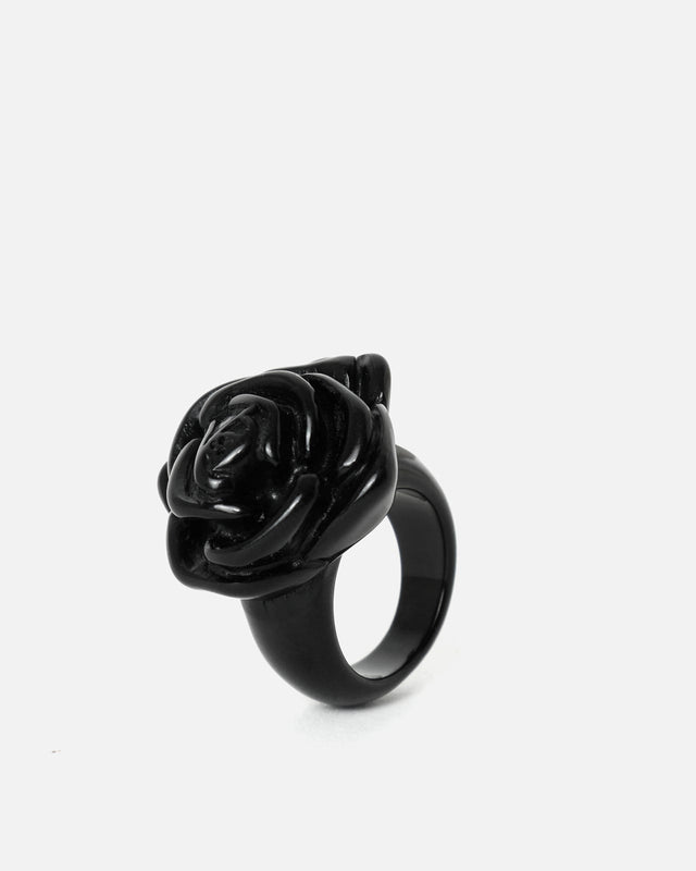 Anello nero a forma di fiore