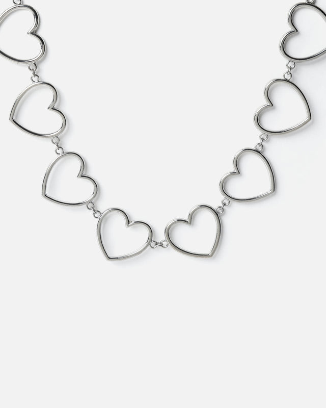 Collar tipo choker de corazones