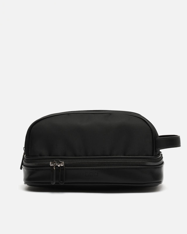 Bruno Toiletry bag with hand strap 