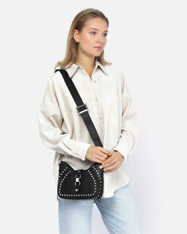 Bolso bandolera pequeño con detalles metálicos