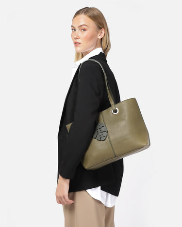 Veleti bolso shopper con detalle colgante 